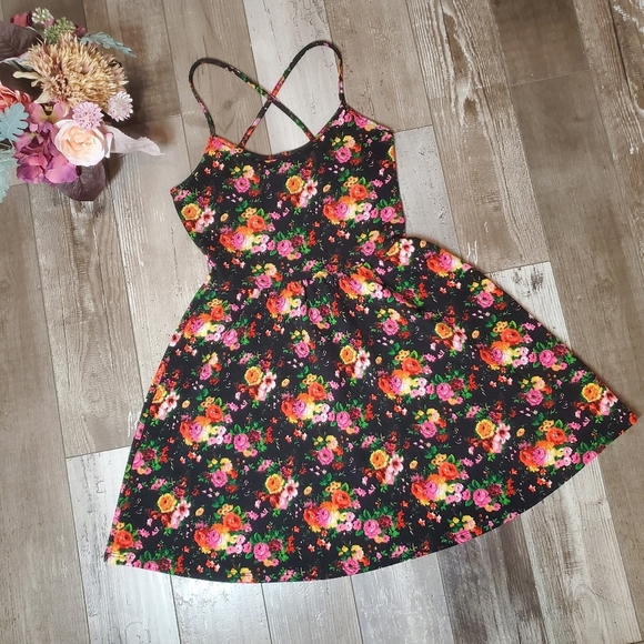 Wet Seal Black Floral Print Crisscross Back Mini Skater Dress Size Small NWOT - Picture 12 of 12